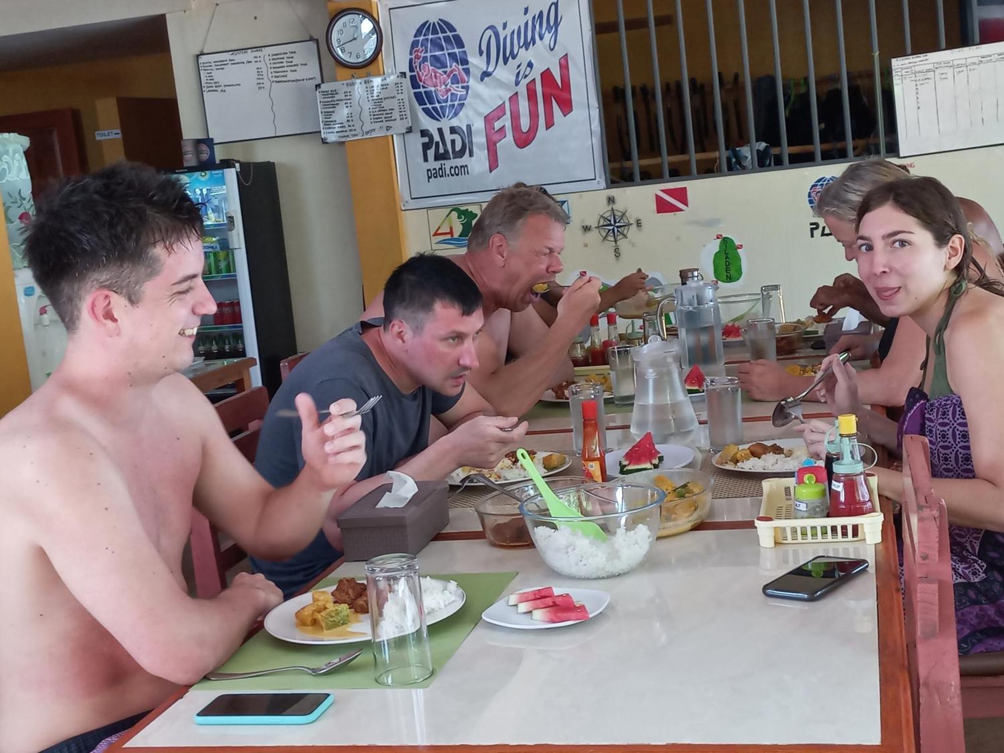 4 Sisters Divers Бунакен Экстерьер фото